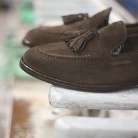 Mocassino con nappe in camoscio