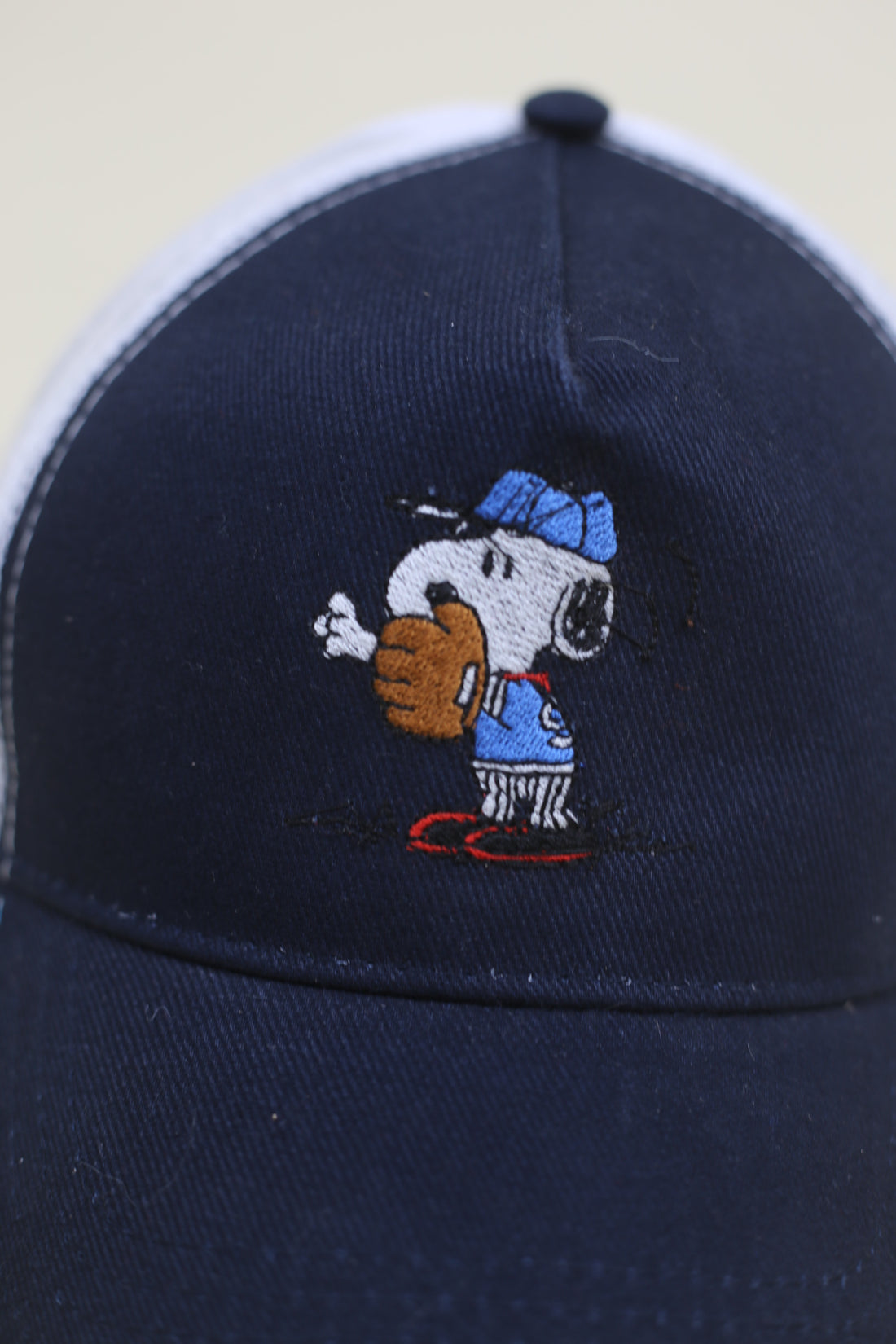 cappellino con ricamo