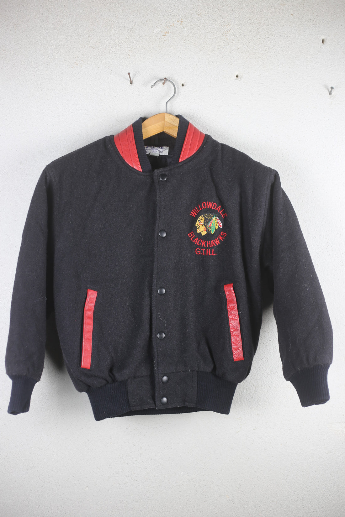 Varsity MADE IN USA BLACK HAWKS - S