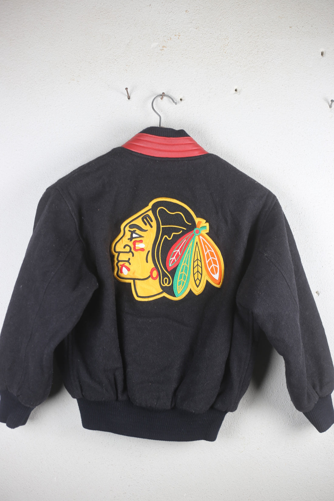 Varsity MADE IN USA BLACK HAWKS - S