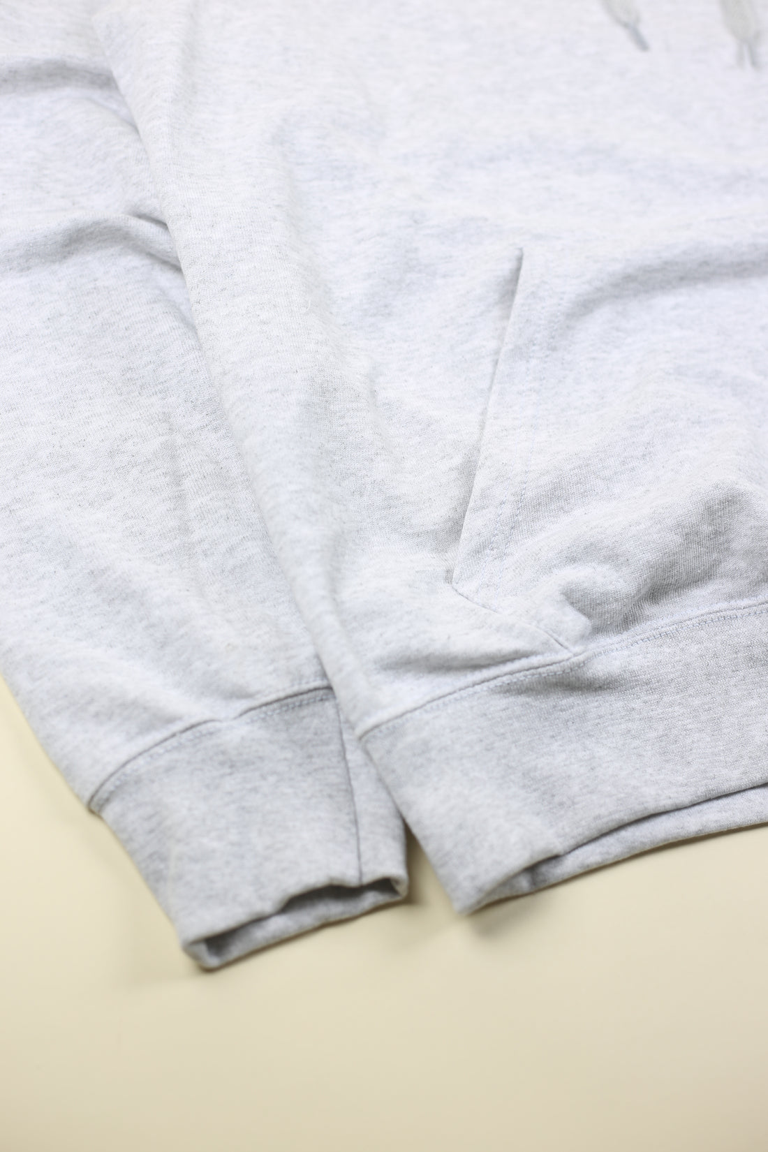 Felpa Raglan con Cappuccio