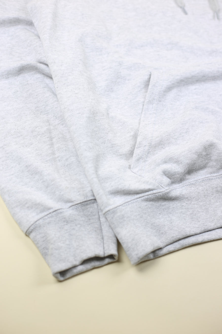 Felpa Raglan con Cappuccio