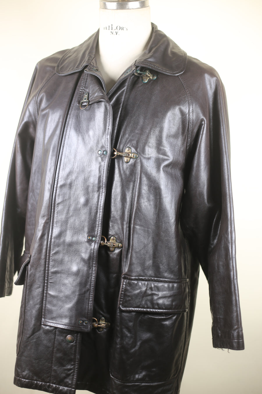 LEATHER JACKET WITH HOOKS -L-
