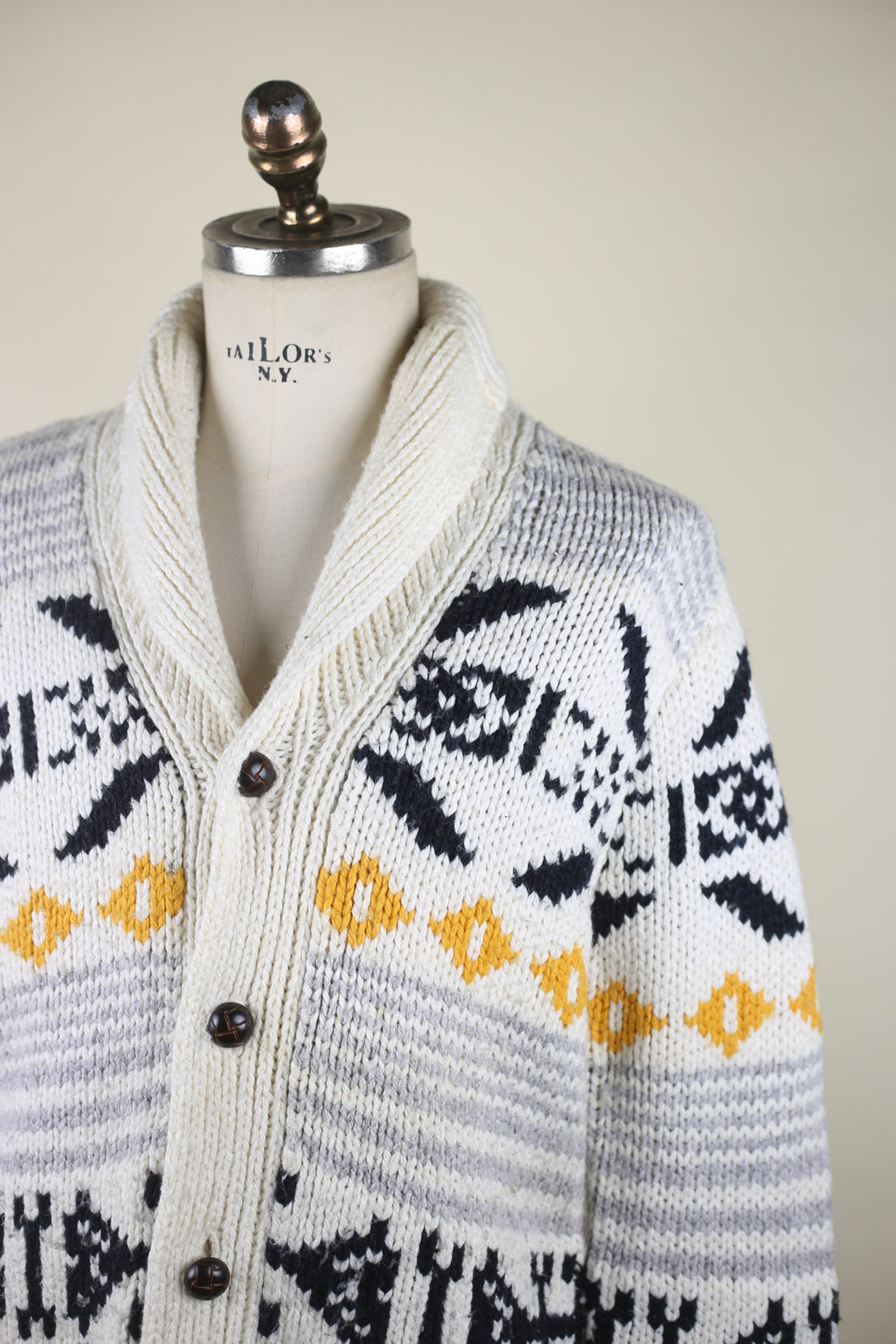 VINTAGE COWICHAN - L -