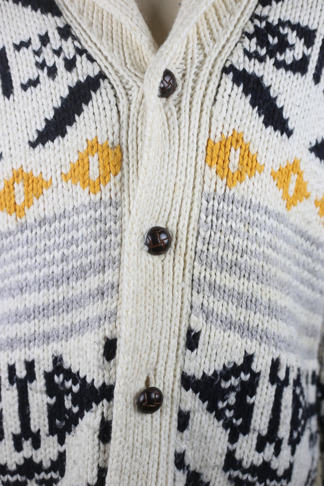 VINTAGE COWICHAN - L -