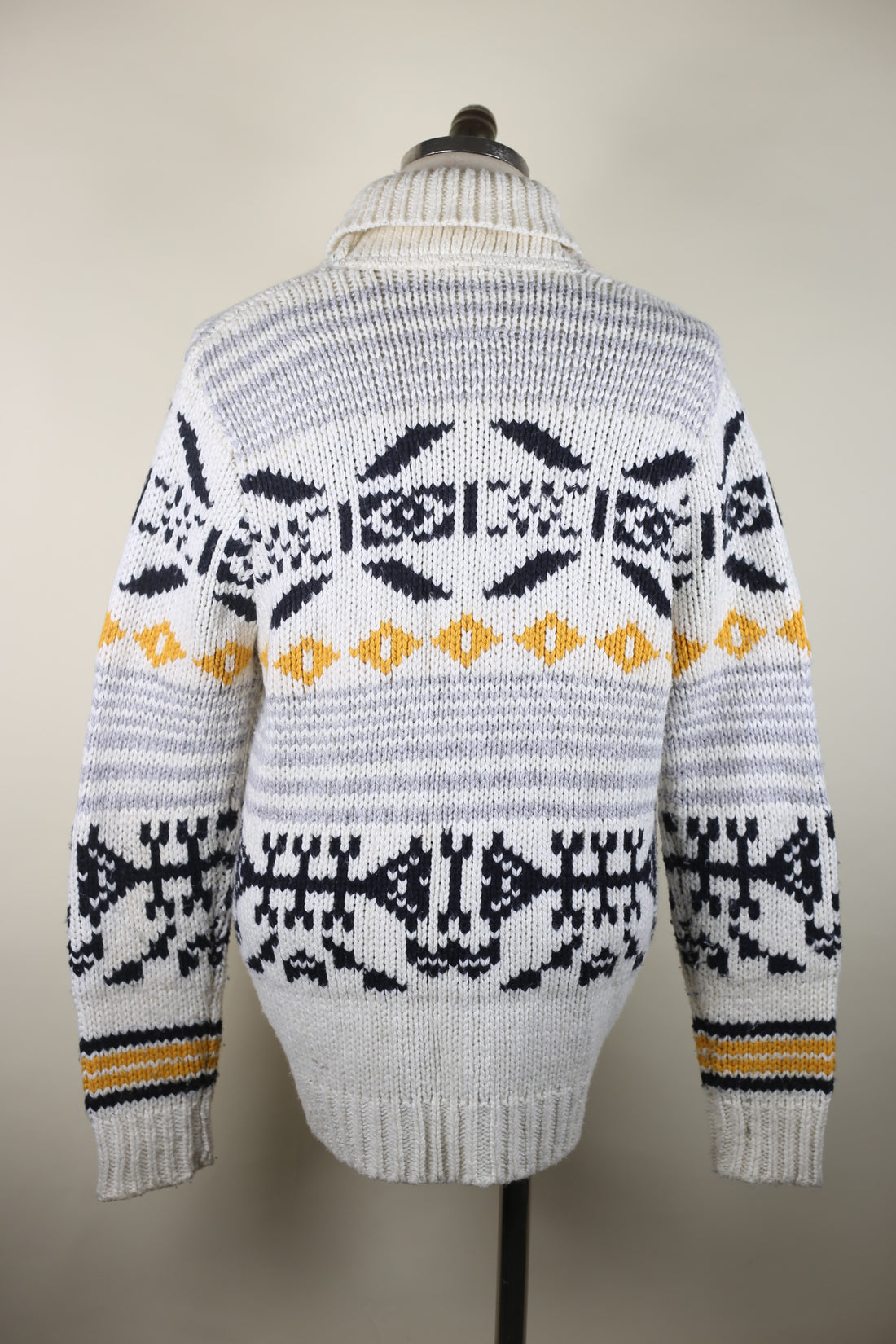 VINTAGE COWICHAN - L -