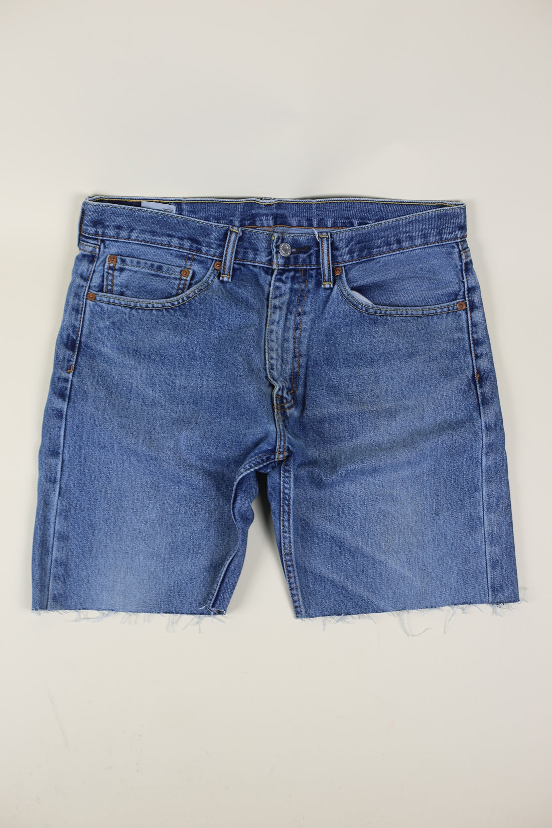 LEVIS DENIM SHORTS - W34 -