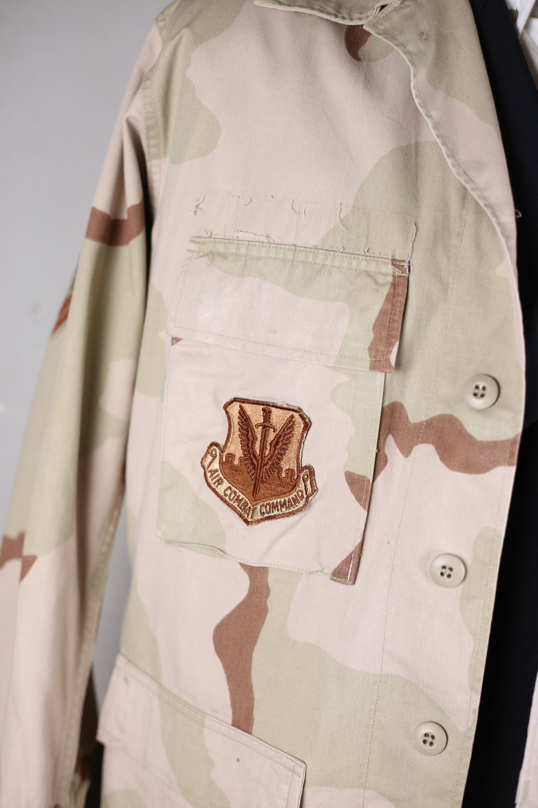 US AIR FORCE DESERT BDU JACKET  -    L - (MEDIUM REGULAR  )