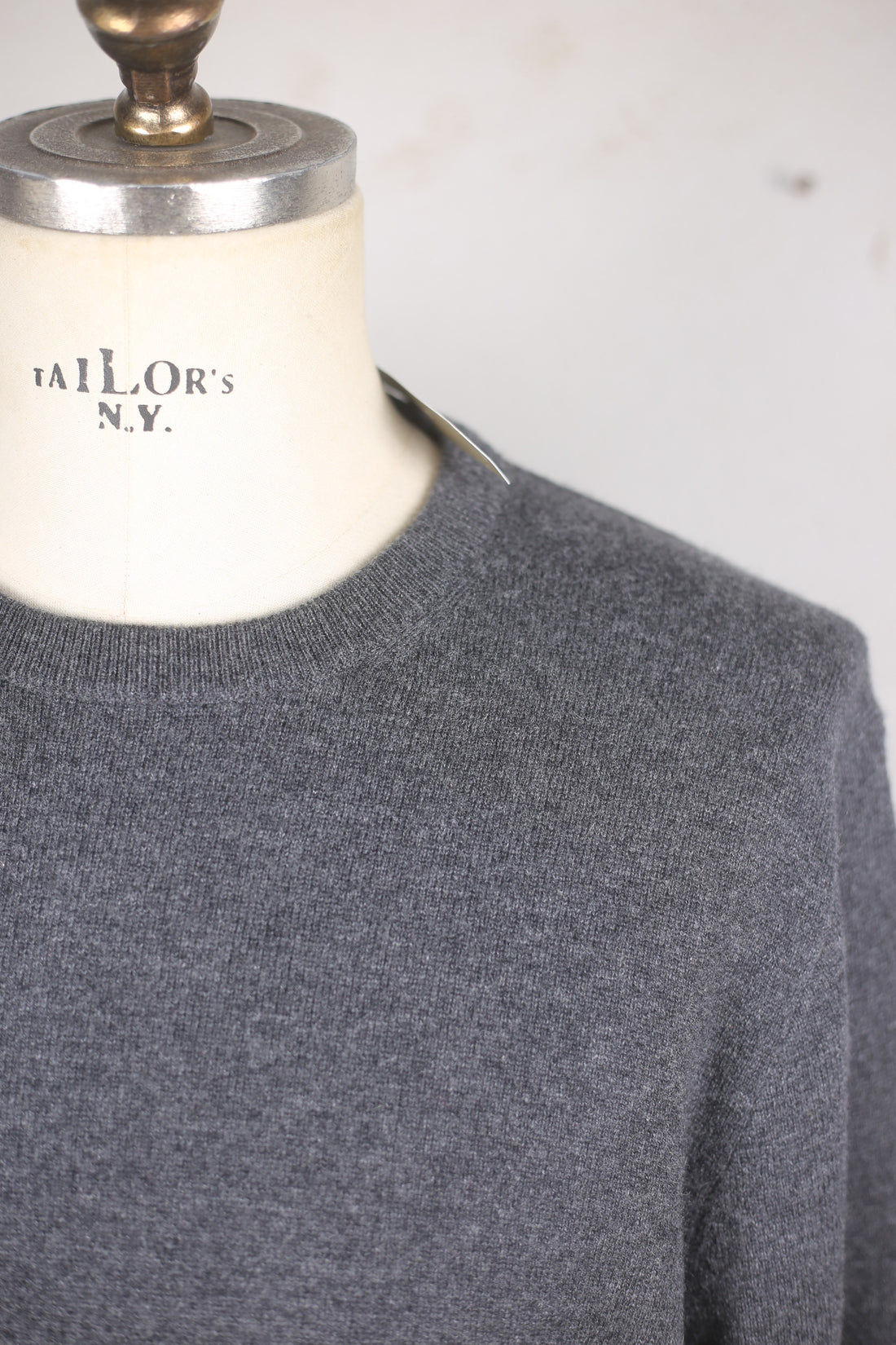 100% CASHMERE DEADSTOCK SWEATER - L -