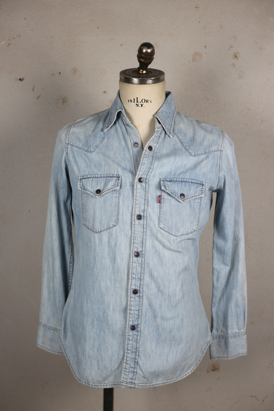 LEVIS WOMEN'S DENIM SHIRT - S -