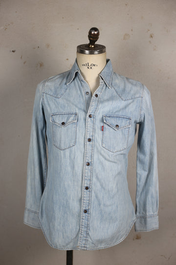 LEVIS WOMEN'S DENIM SHIRT - S -