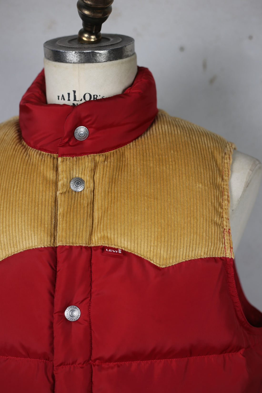 DOWN VEST LEVIS DEADSTOCK - M -