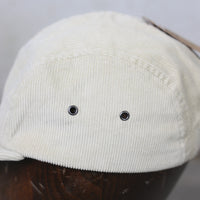 cappellino con ricamo in velluto