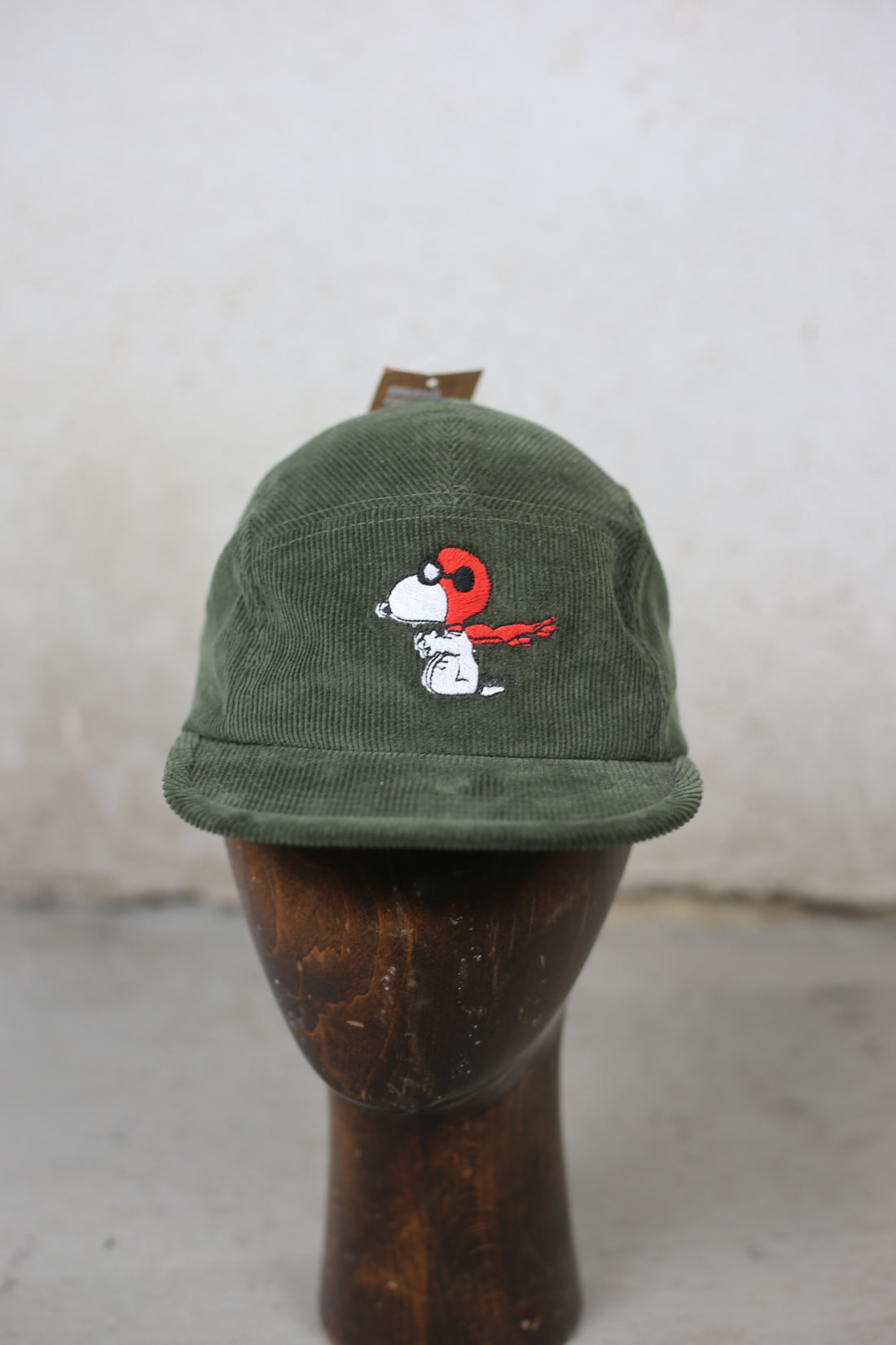 cappellino con ricamo in velluto