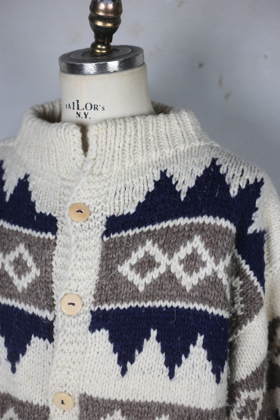 VINTAGE COWICHAN - L -