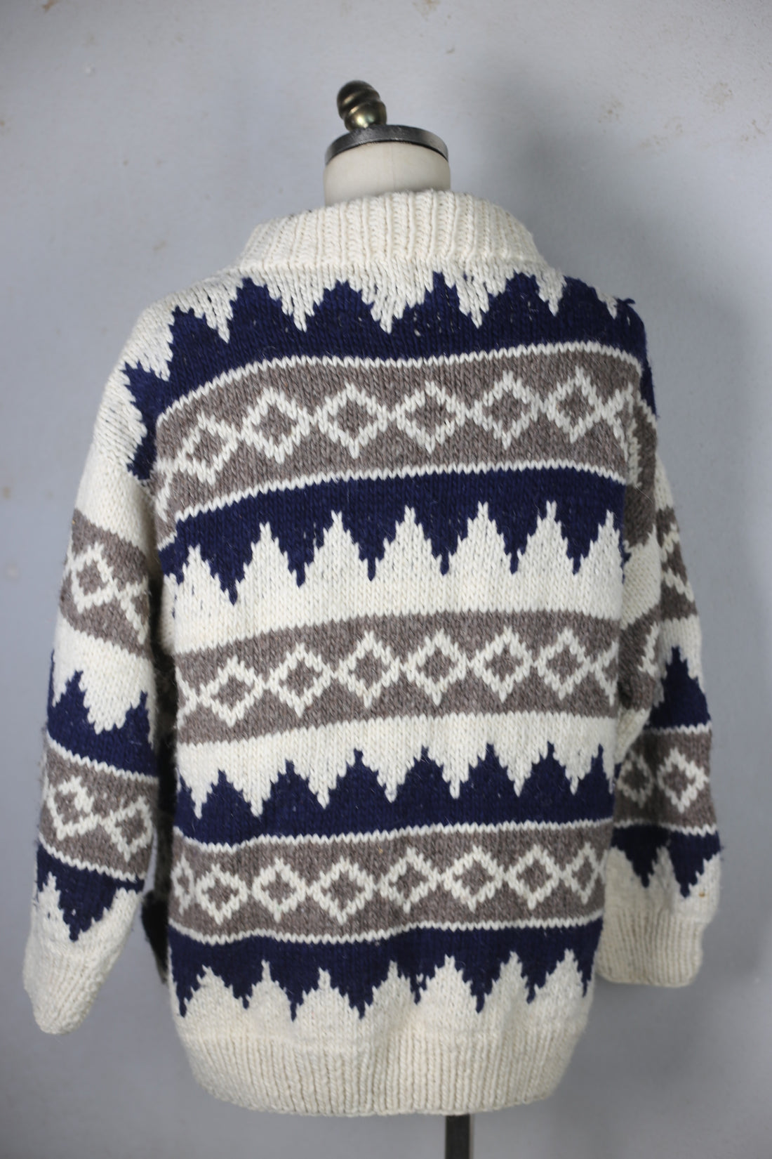 VINTAGE COWICHAN - L -