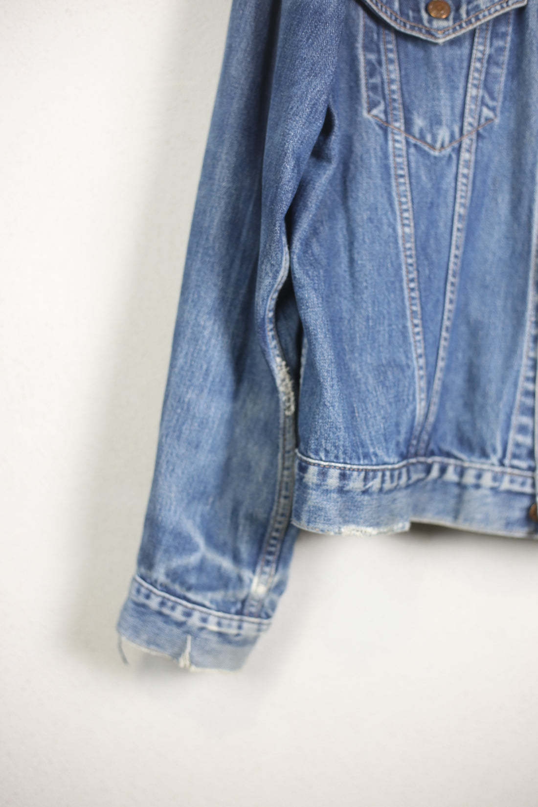 LEVIS DENIM JACKET - XL -