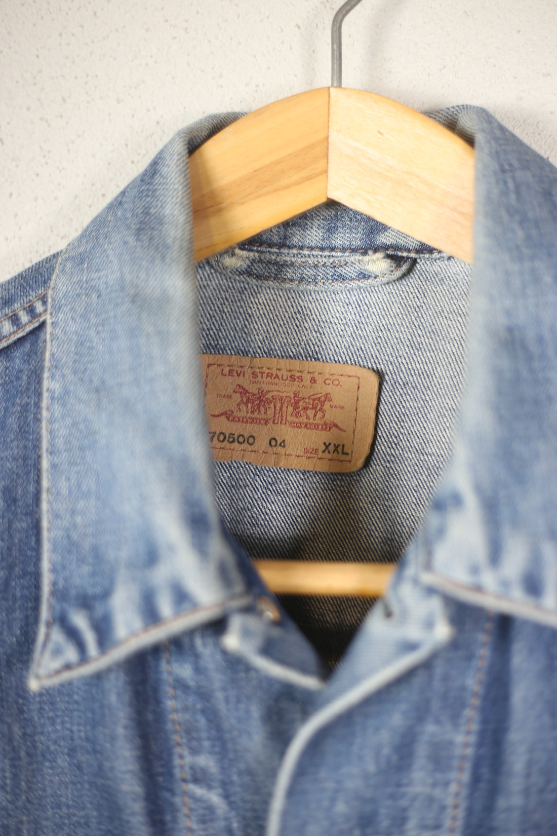 LEVIS DENIM JACKET - XL -