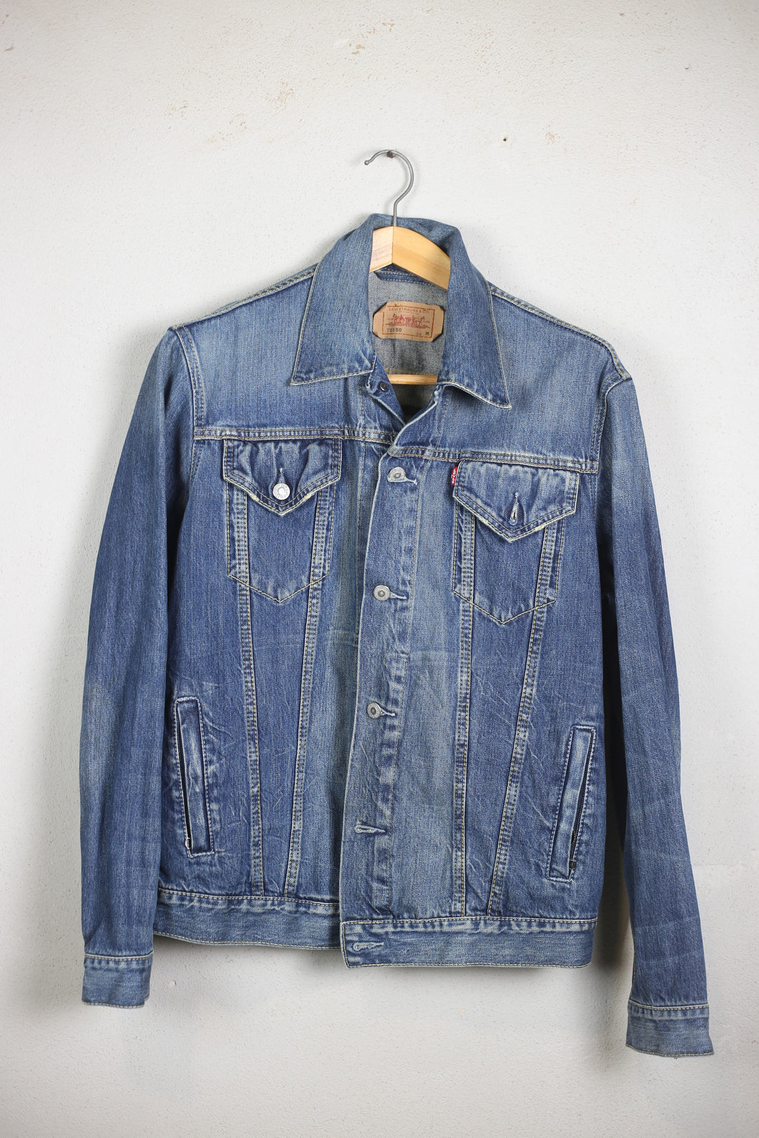 LEVIS DENIM JACKET - M -