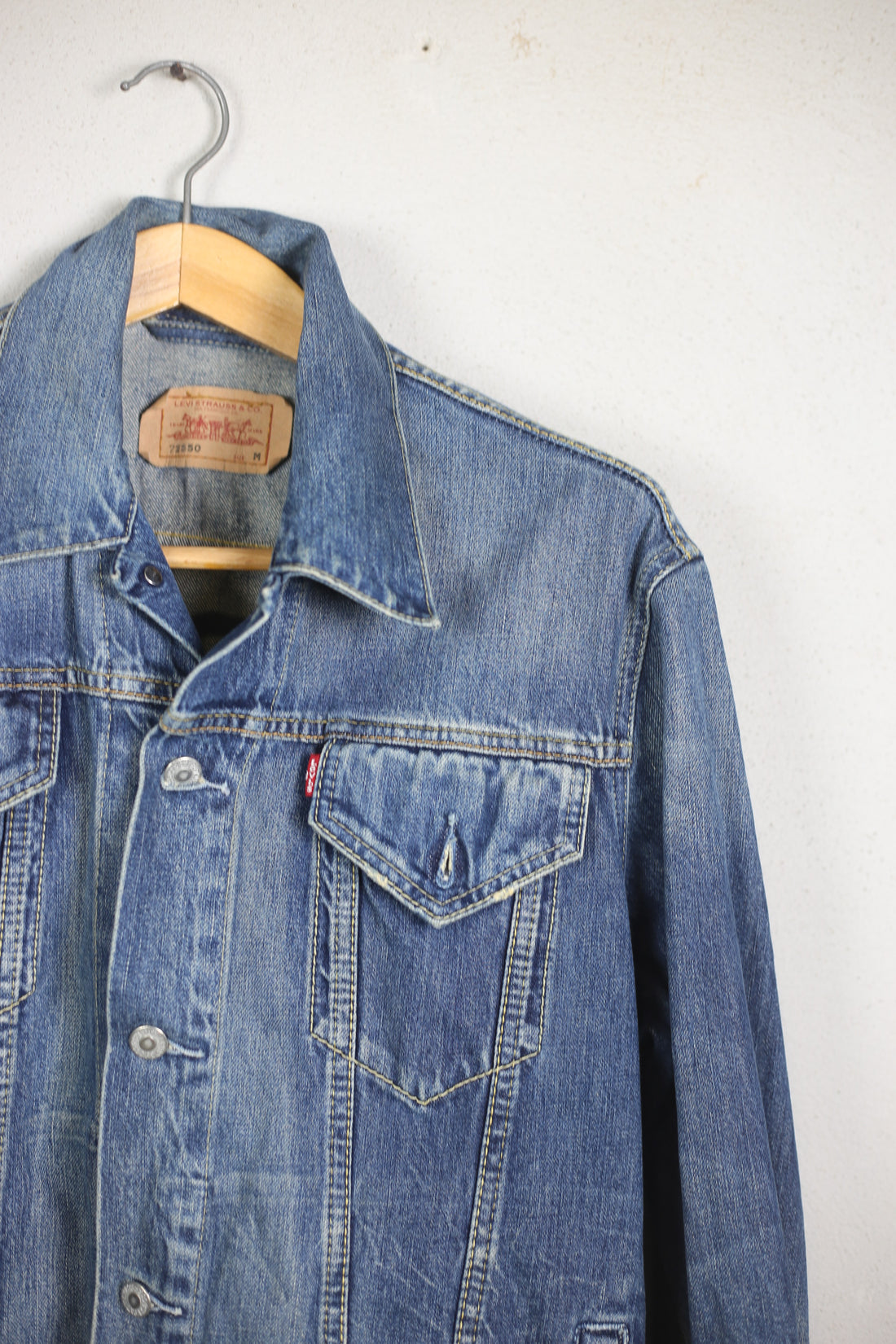 LEVIS DENIM JACKET - M -