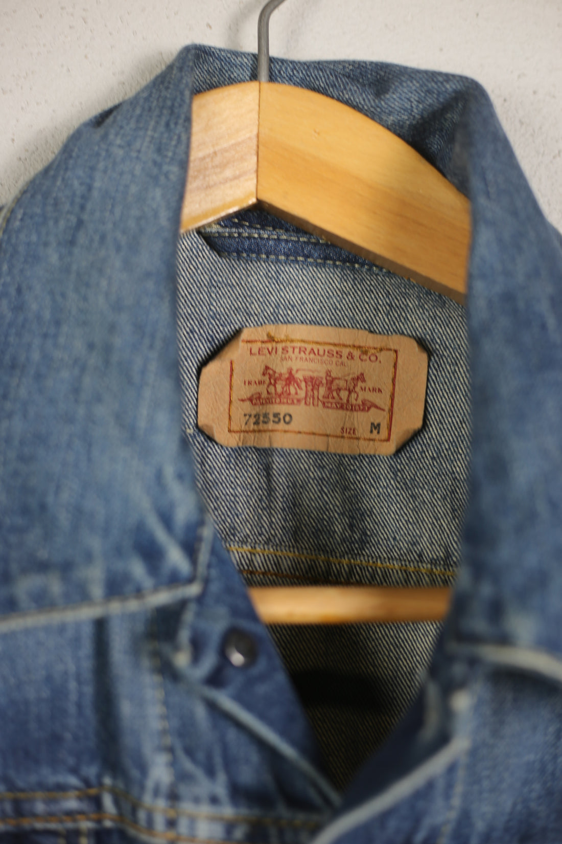 LEVIS DENIM JACKET - M -