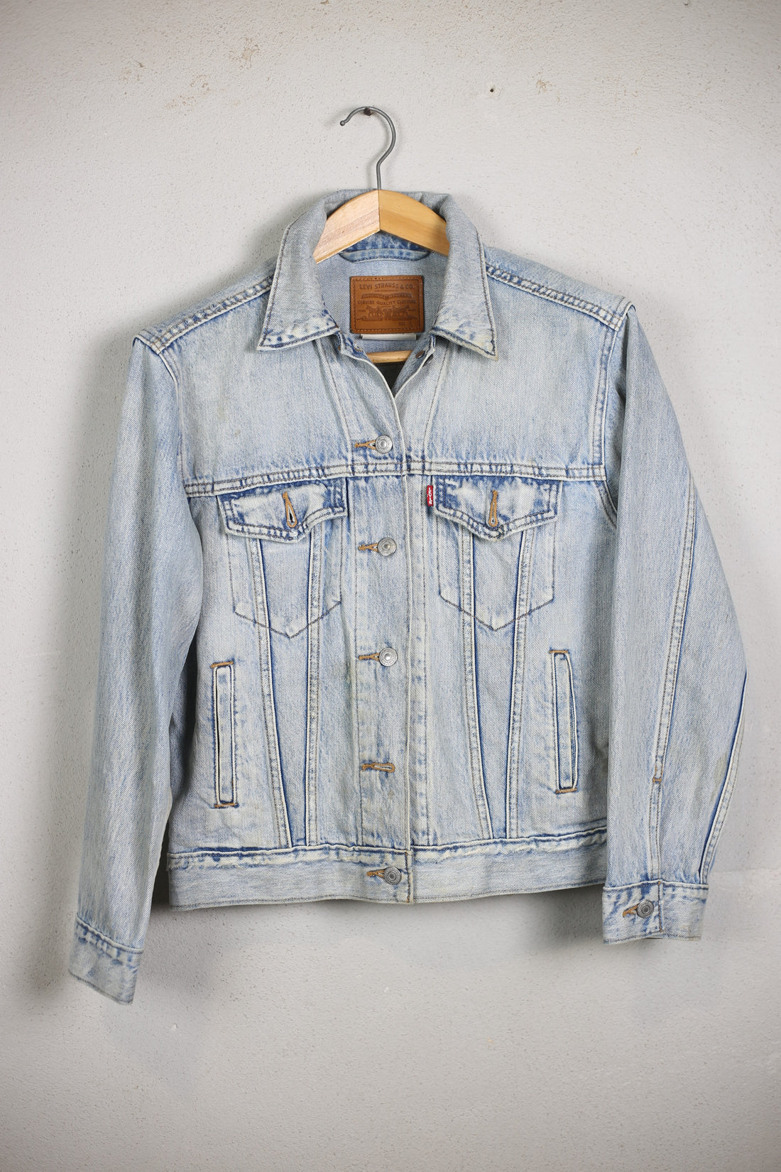 WOMEN'S LEVIS DENIM JACKET - S -