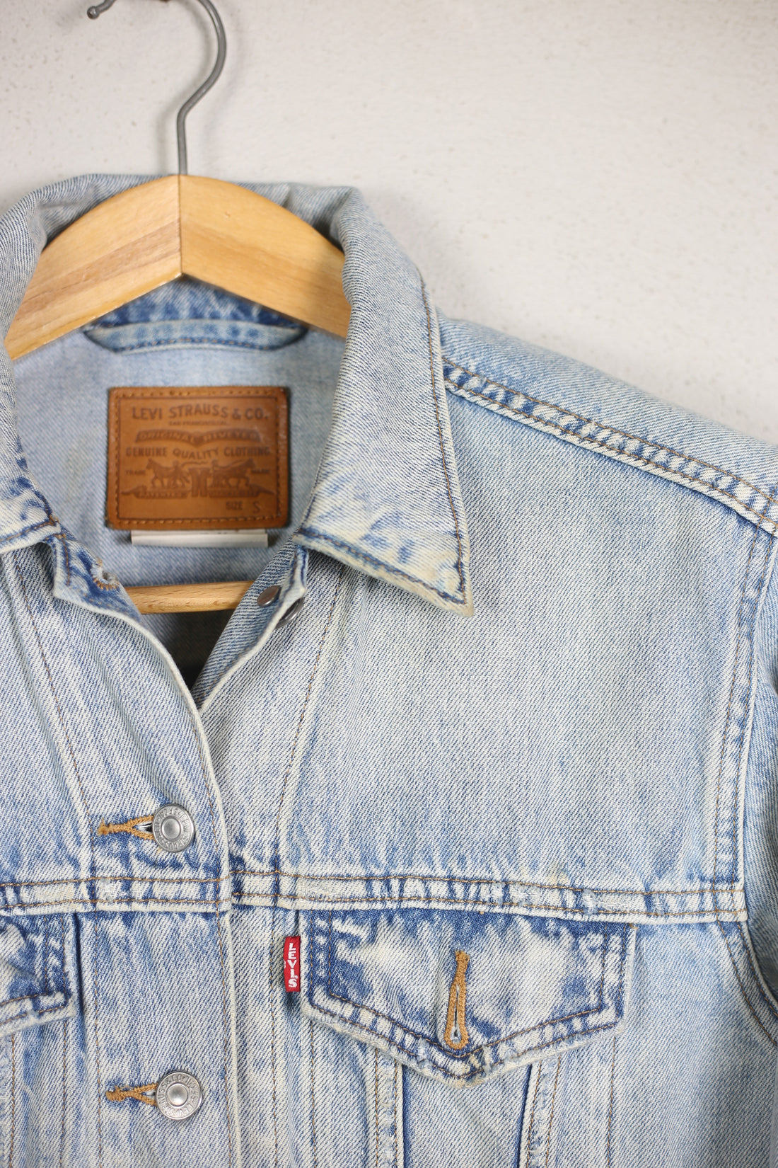 WOMEN'S LEVIS DENIM JACKET - S -