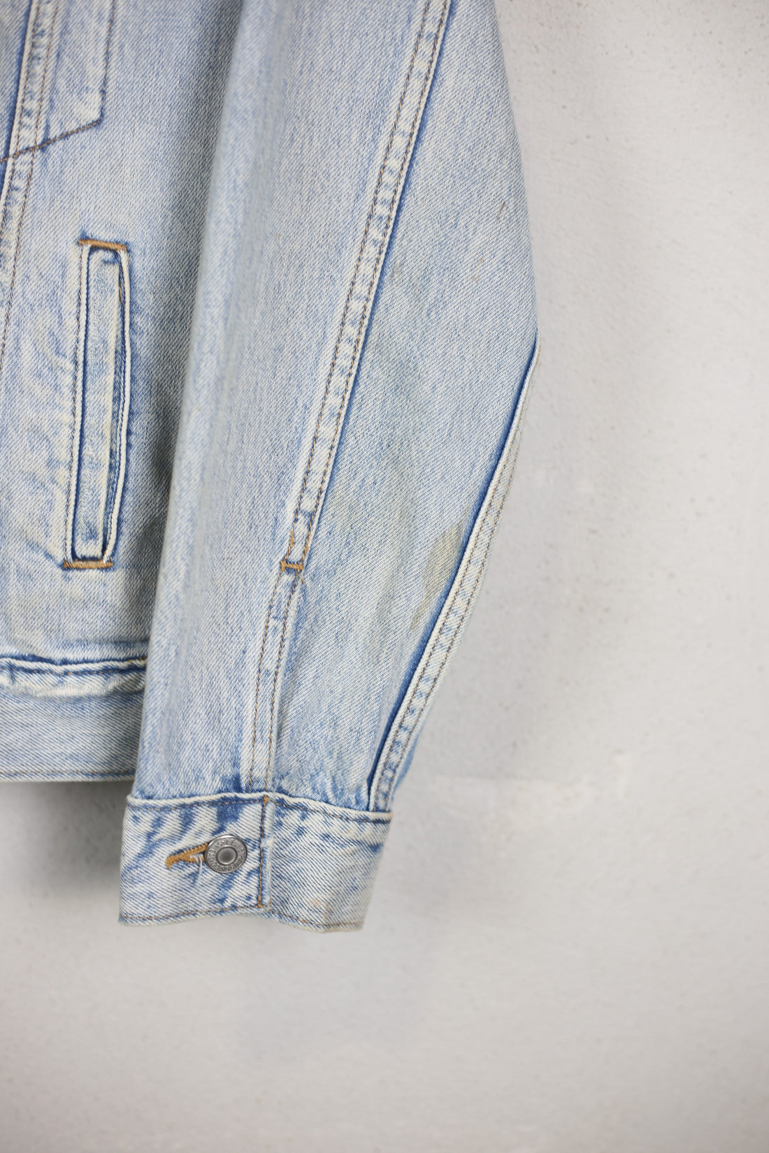 WOMEN'S LEVIS DENIM JACKET - S -