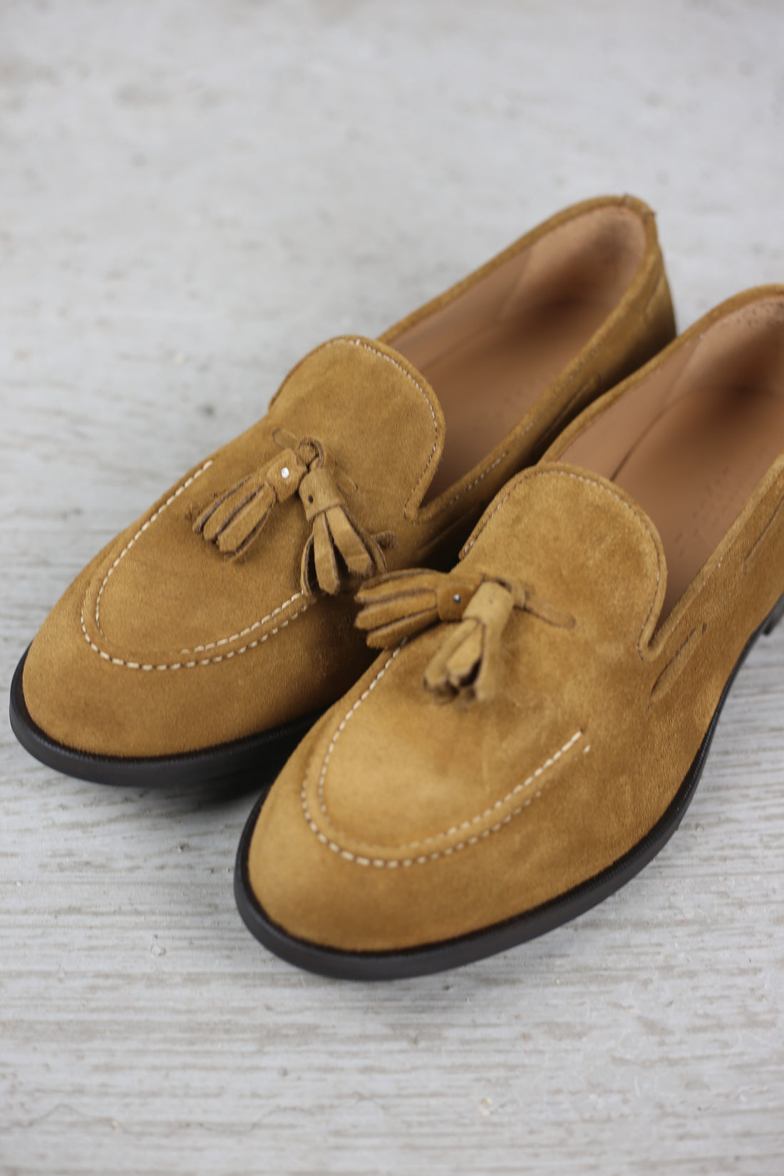 Mocassino con nappe in camoscio