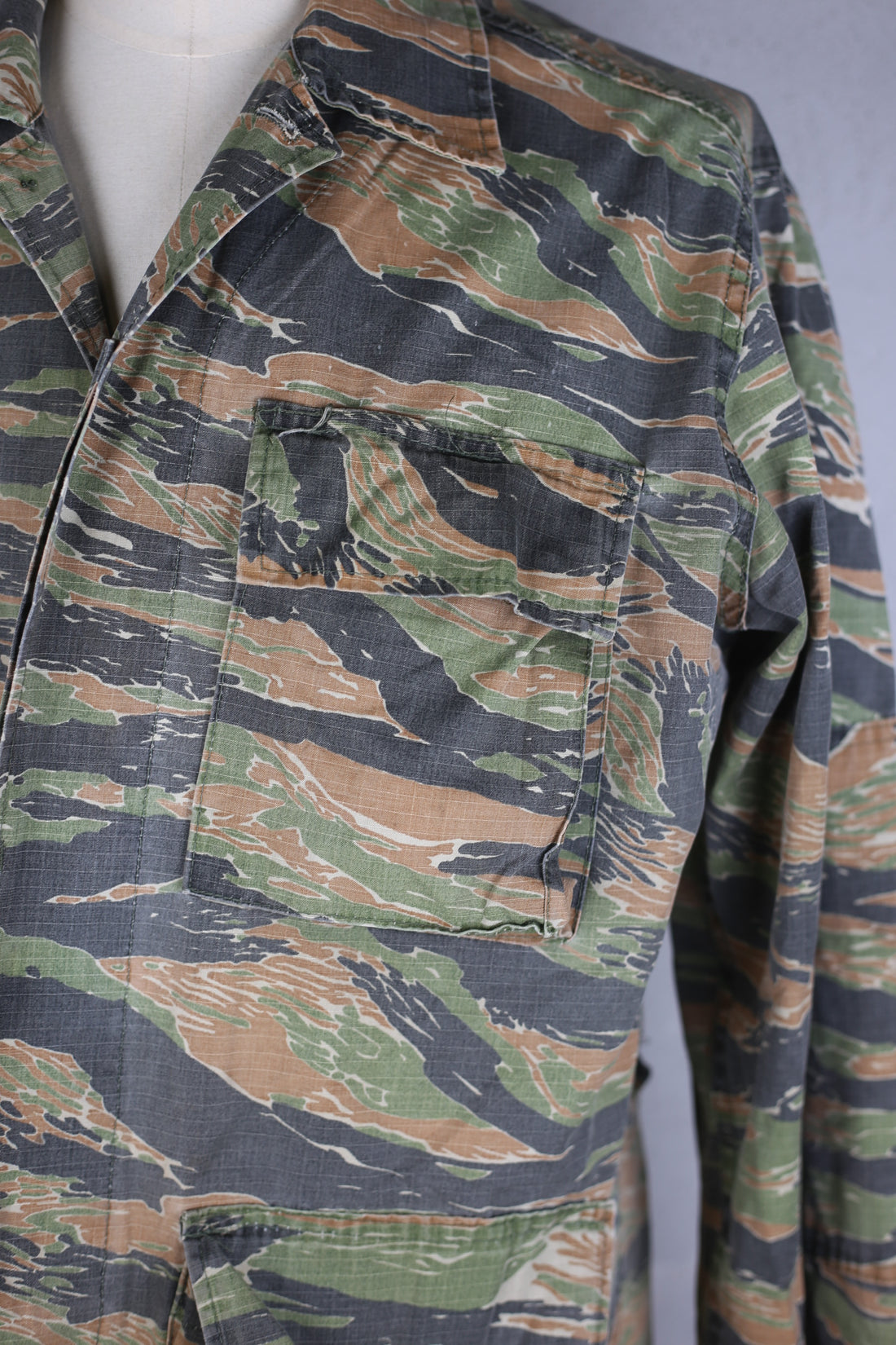 BDU TIGER STRIPE JACKET - L -