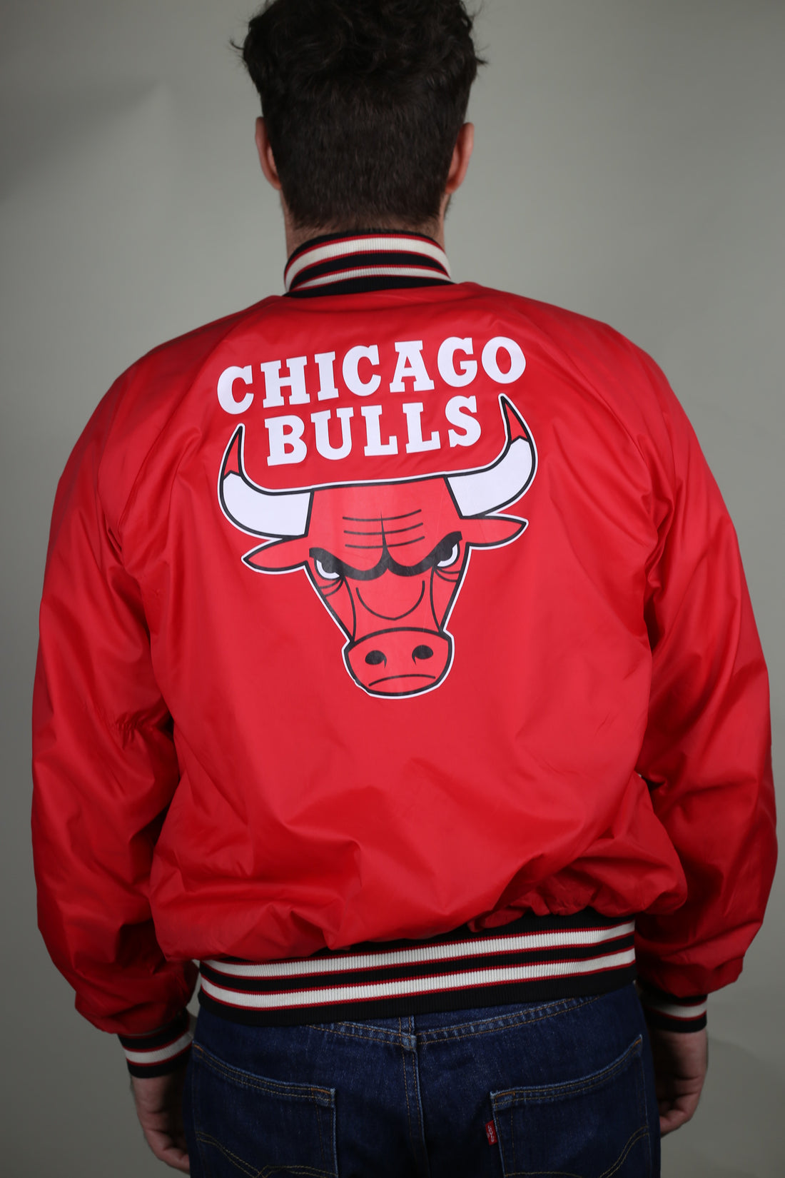 VINTAGE NYLON JACKET MADE IN USA CHICAGO BULLS - L -