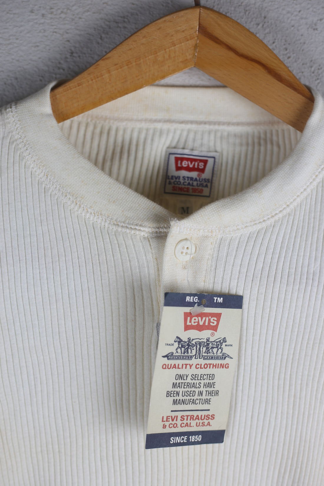 HENLEY LEVIS   - M -