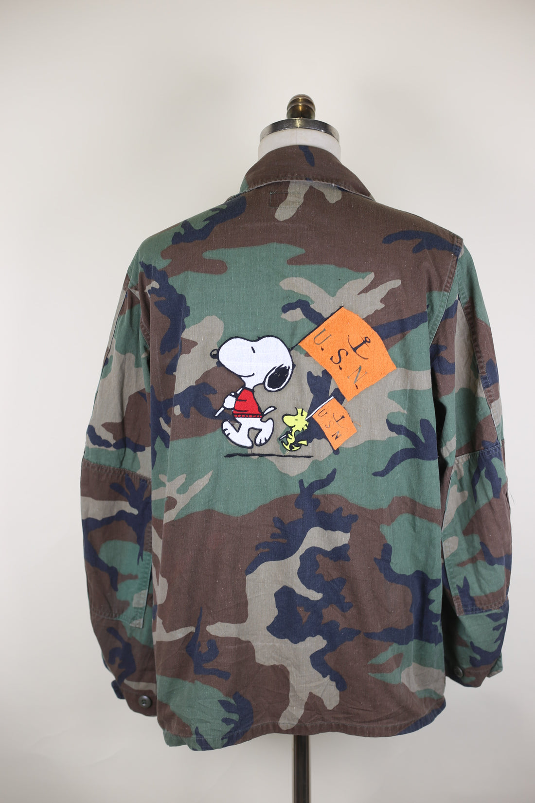 US ARMY Bdu Camouflage Jacket with Snoopy Embroidery - XL -