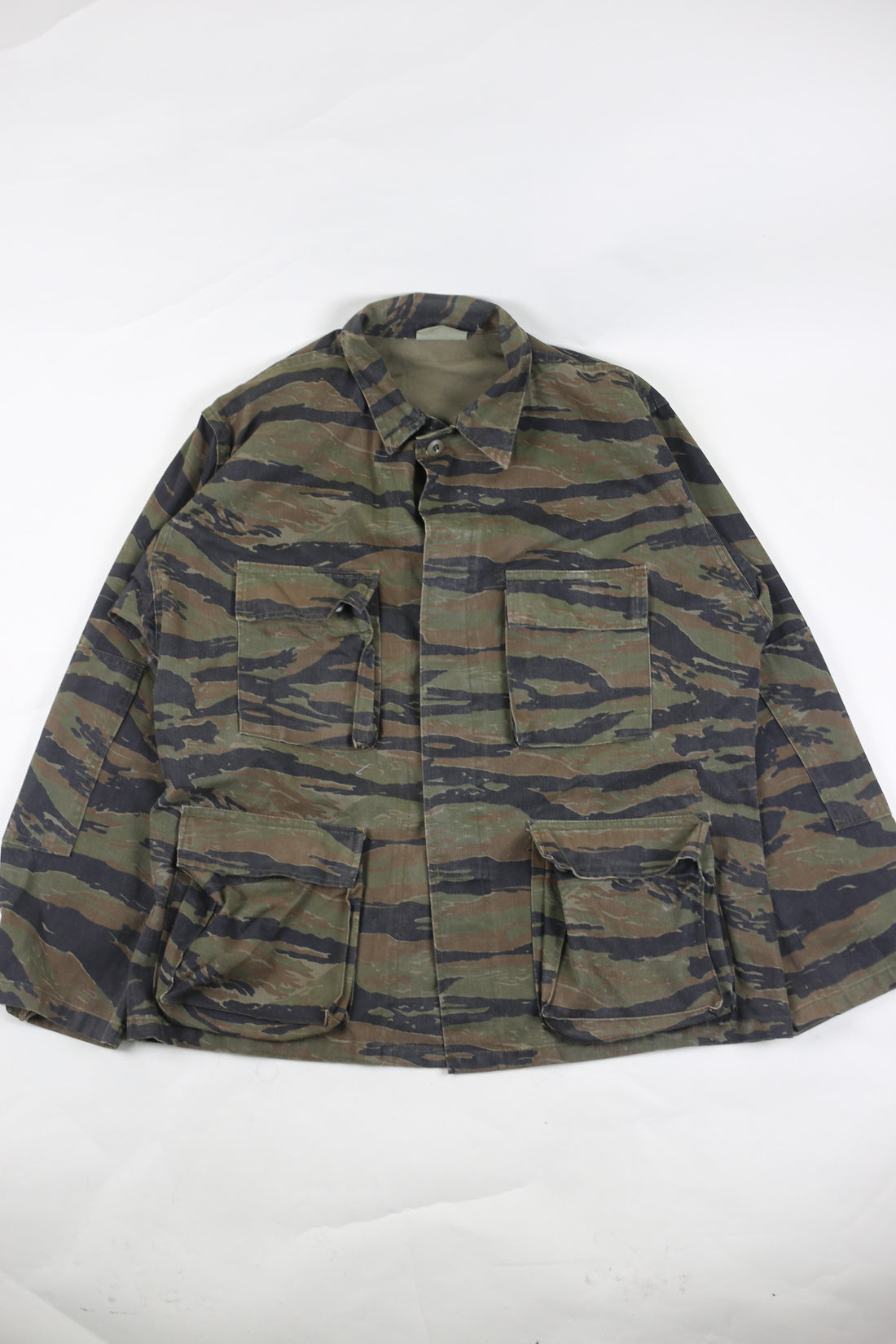 Snoopy tiger stripe camo jacket - L -