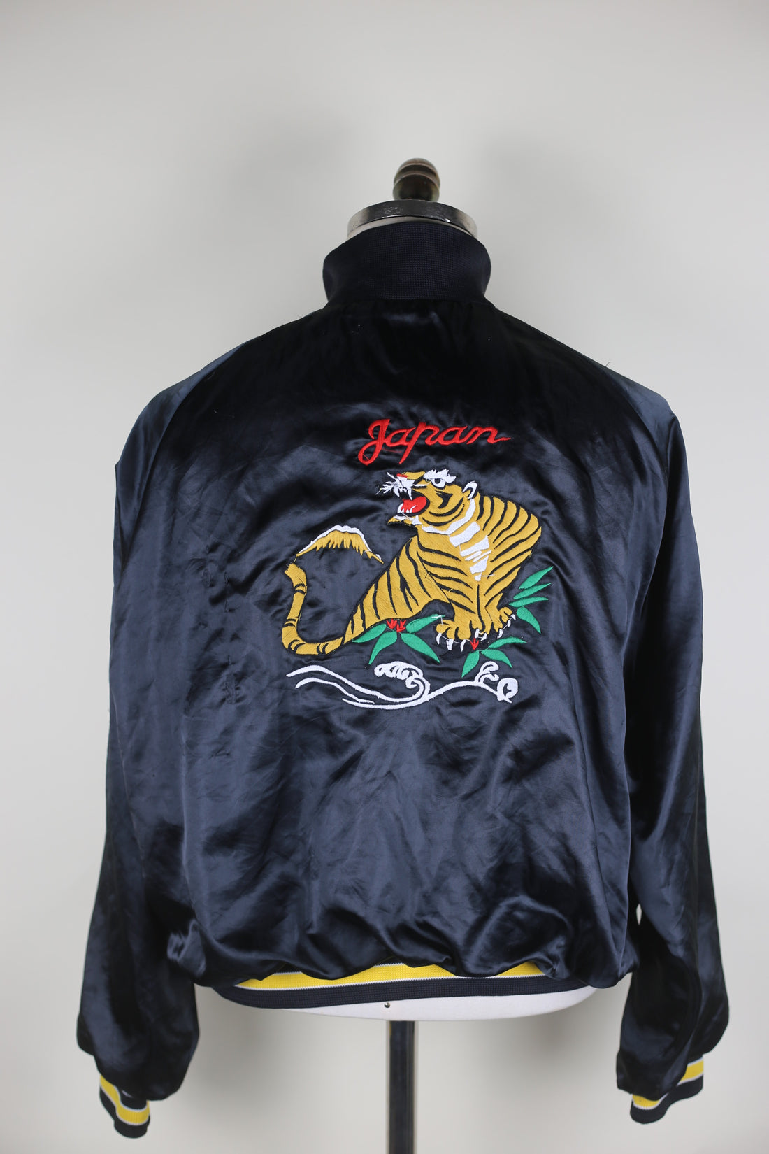VINTAGE NYLON JACKET MADE IN USA WITH JAPAN EMBROIDERY - M -