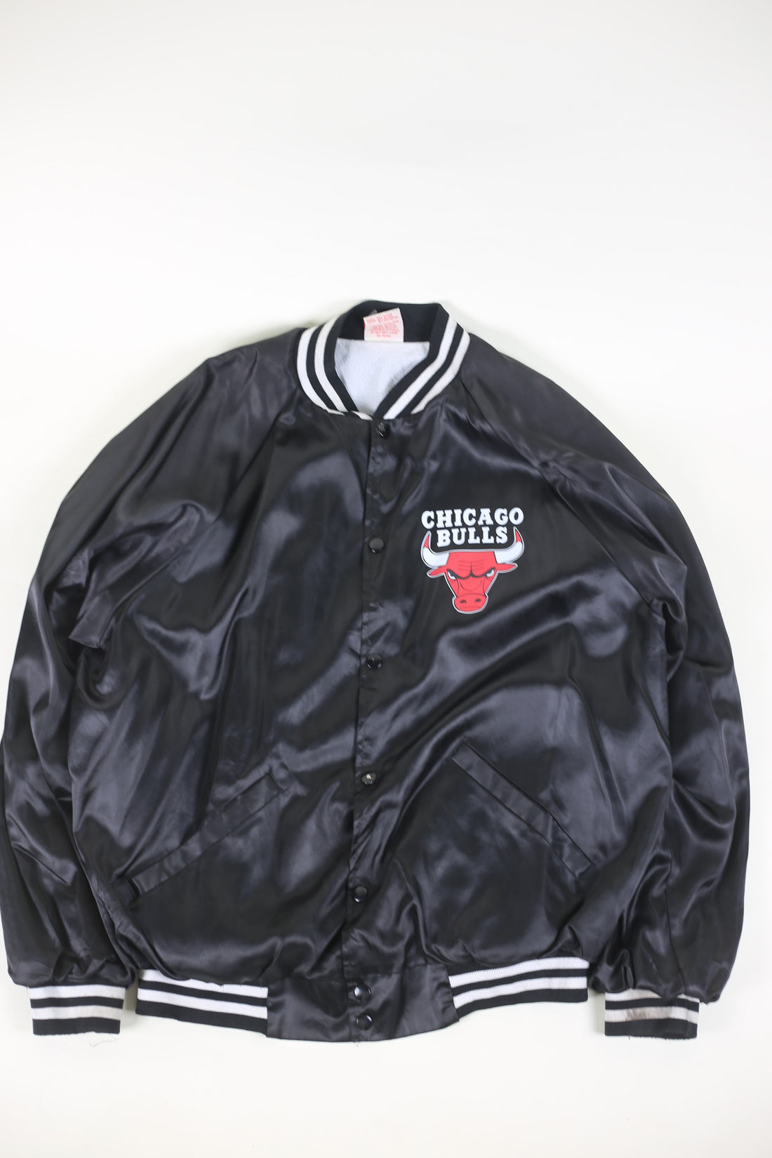 VINTAGE NYLON JACKET MADE IN USA CHICAGO BULLS  - XL -