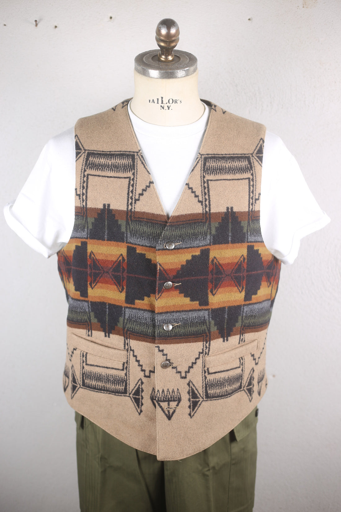 vintage pendleton navajo vest    -  L -