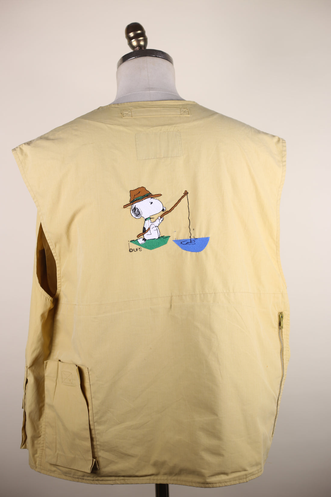 fishing vest with embroidery - XL -